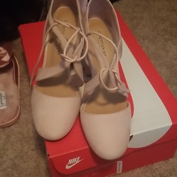 Shoes - Picture 2 of 5